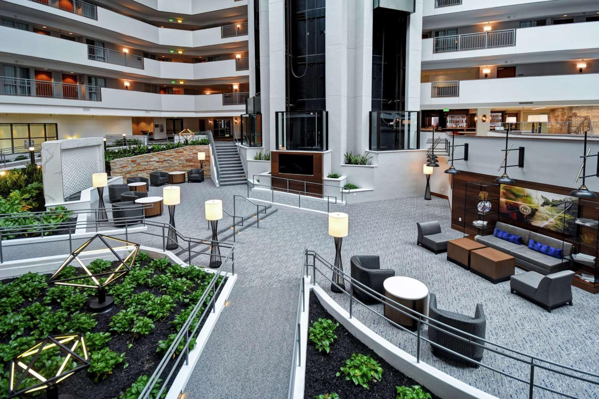 Embassy Suites By Hilton Omaha Downtown Old Market Bagian luar foto